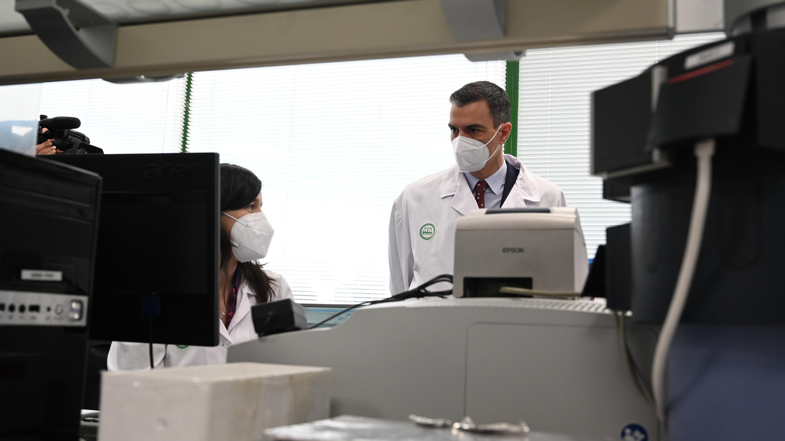 Fotos de la visita de Pedro Sánchez a los Laboratorios Rovi en el PTS de Granada