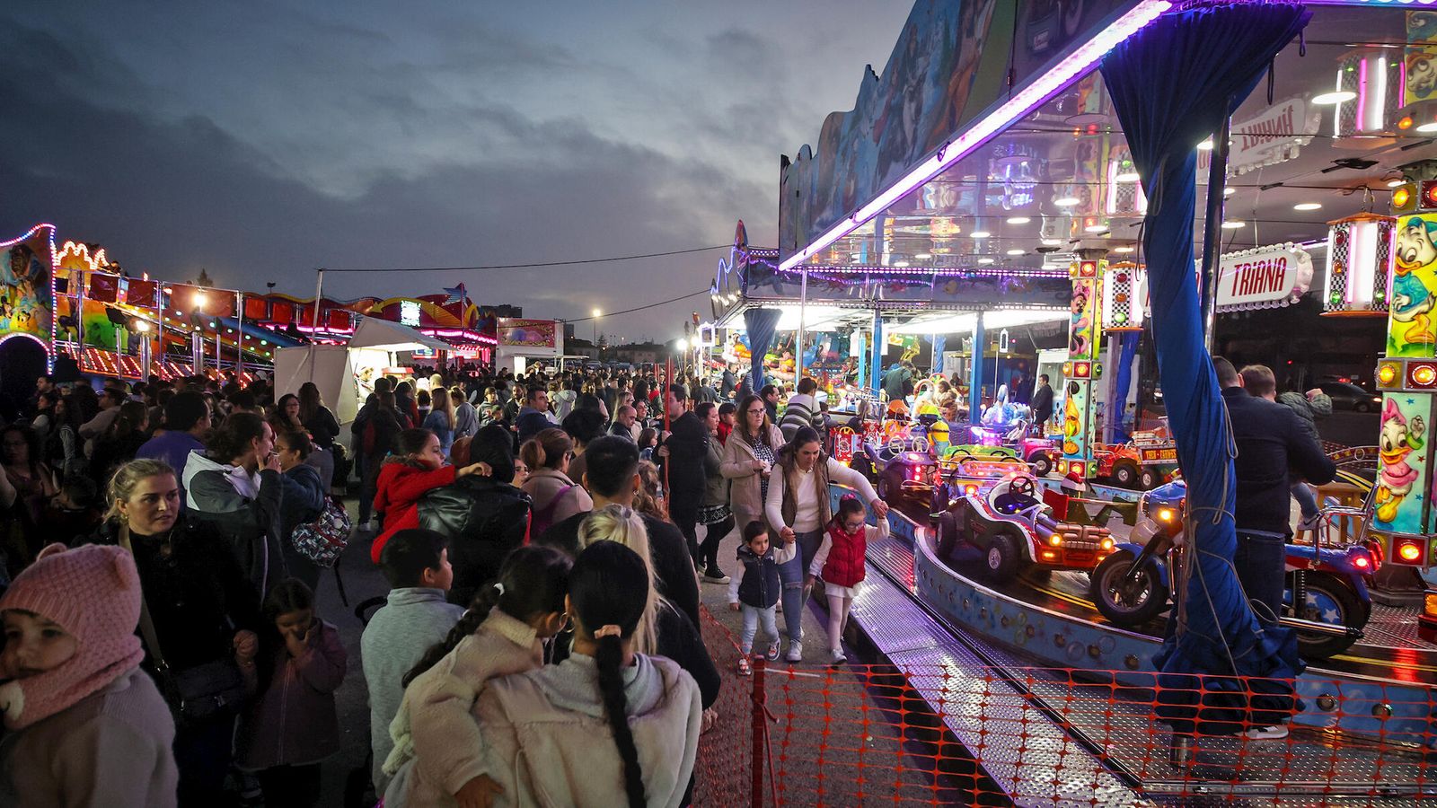 Diversión en el Parque de Atracciones del Recinto Ferial.