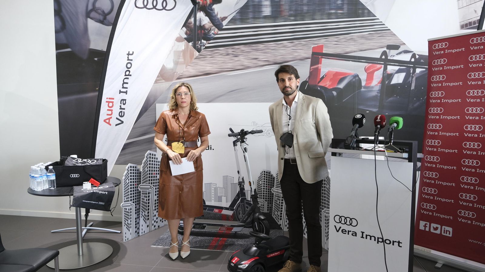 María José Flores, directora general de Grupo Vera Import, y José María Morales, director de Comunicación y Marketing