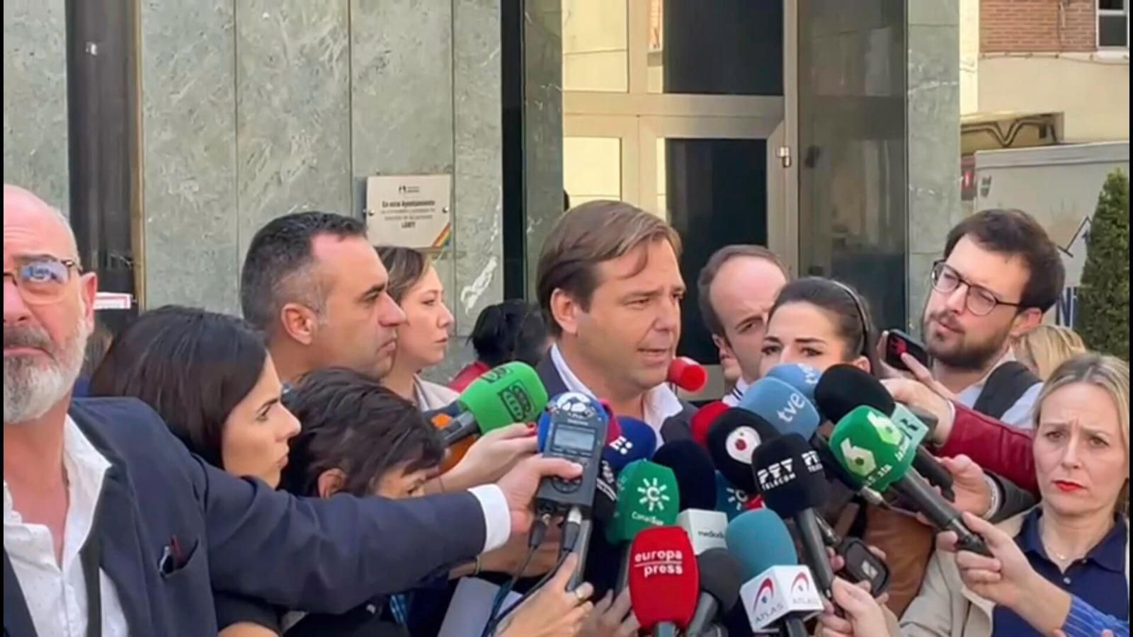 El secretario general del PP-A, Antonio Repullo, a las puertas del Ayuntamiento de Maracena