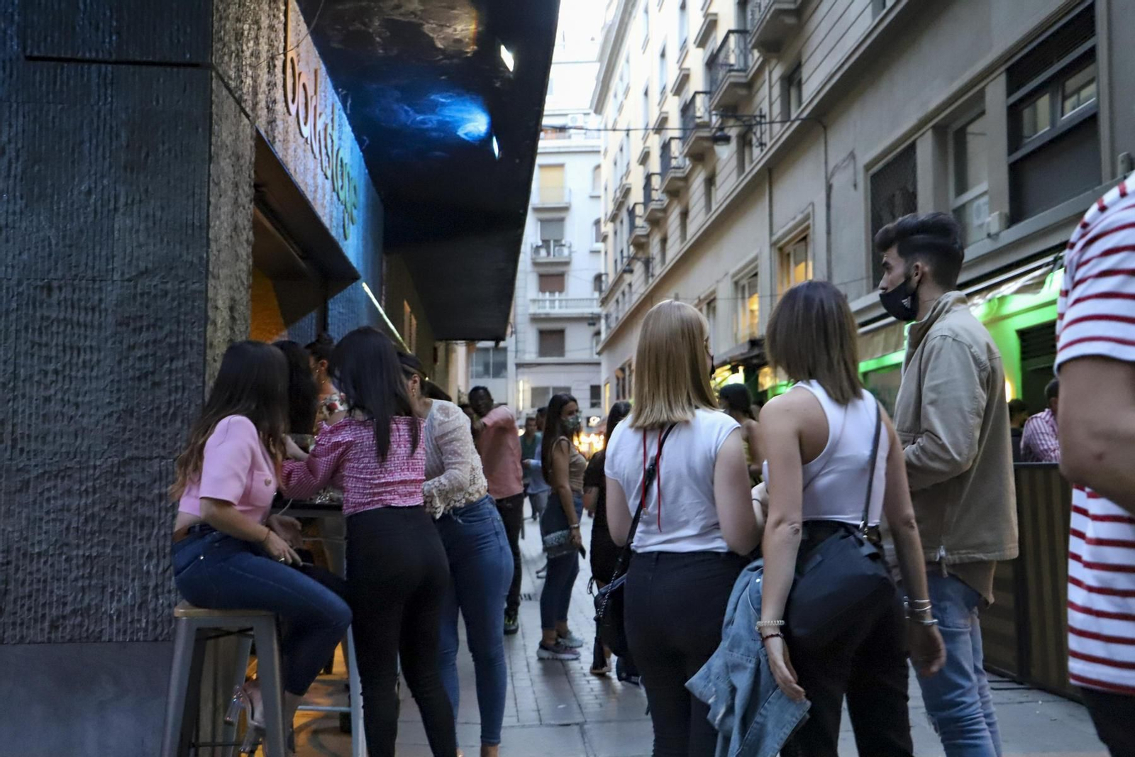 Fotos de la primera noche sin toque de queda en Granada tras el estado de alarma