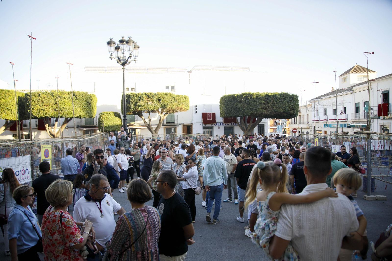 Las imágenes de la misa vespertina y procesión del Cristo de la Luz de Dalías