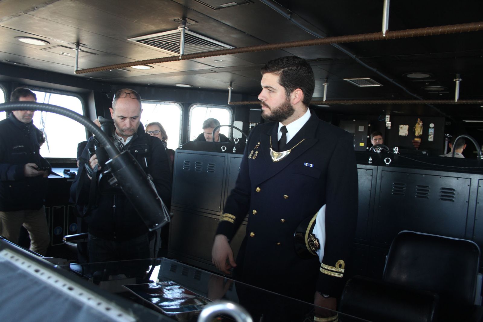 Imágenes de las primeras horas del portaaviones "Juan Carlos I" en el puerto de Huelva, durante su visita este fin de semana