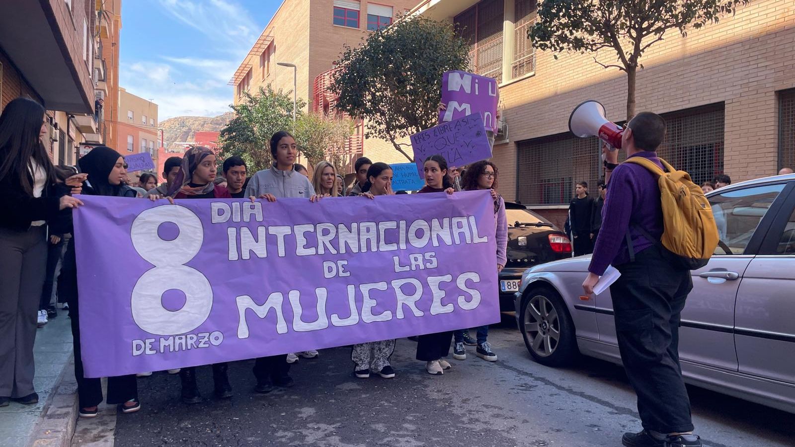 Marcha feminista del IES Galileo en el barrio de Pescadería-La Chanca.