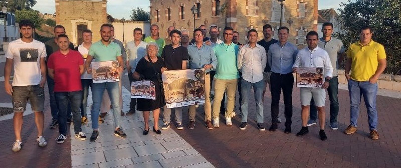 Las autoridades, durante la presentación del campaña y proyecto 22-23.