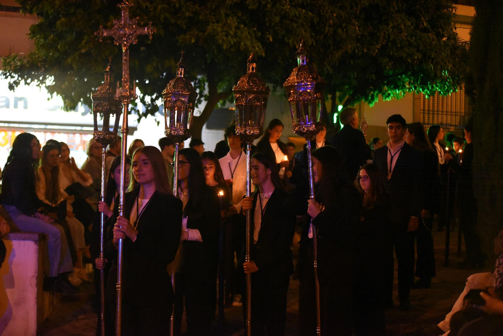Las mejores fotos de un Viernes de Dolores de vía crucis como prólogo de la Semana Santa de Córdoba