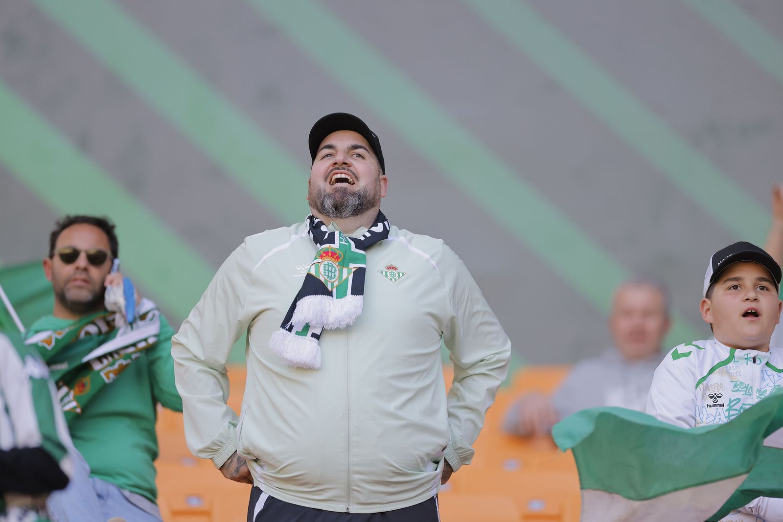 Búscate en las fotos del Betis - Sevilla