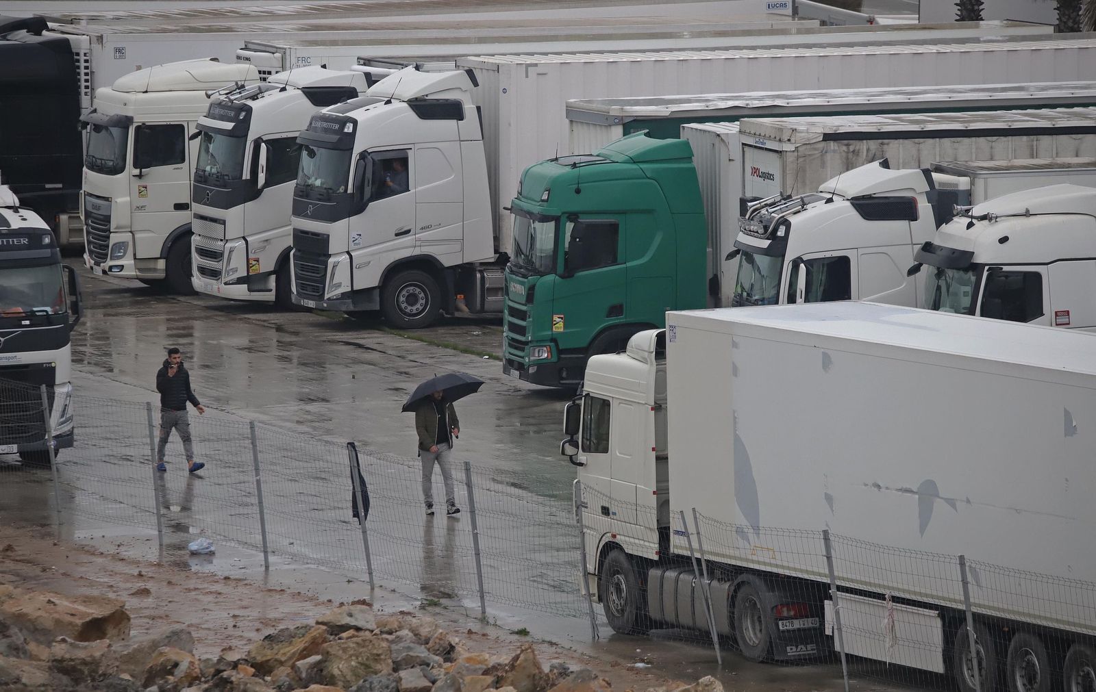Fotos del cierre del acceso para camiones en el Puerto de Algeciras