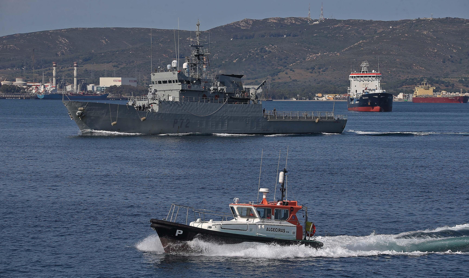 La llegada del patrullero de la Armada 'Centinela' al puerto de Algeciras, en imágenes