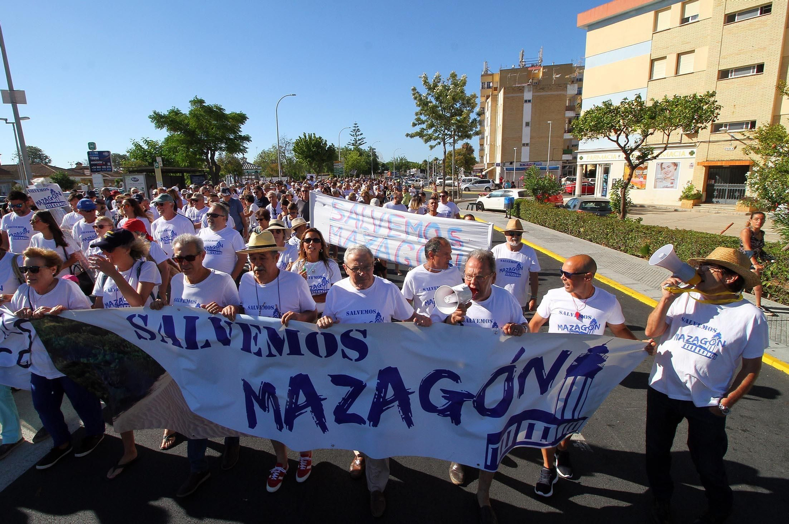 La manifestación "Salvemos Mazagón" en imágenes