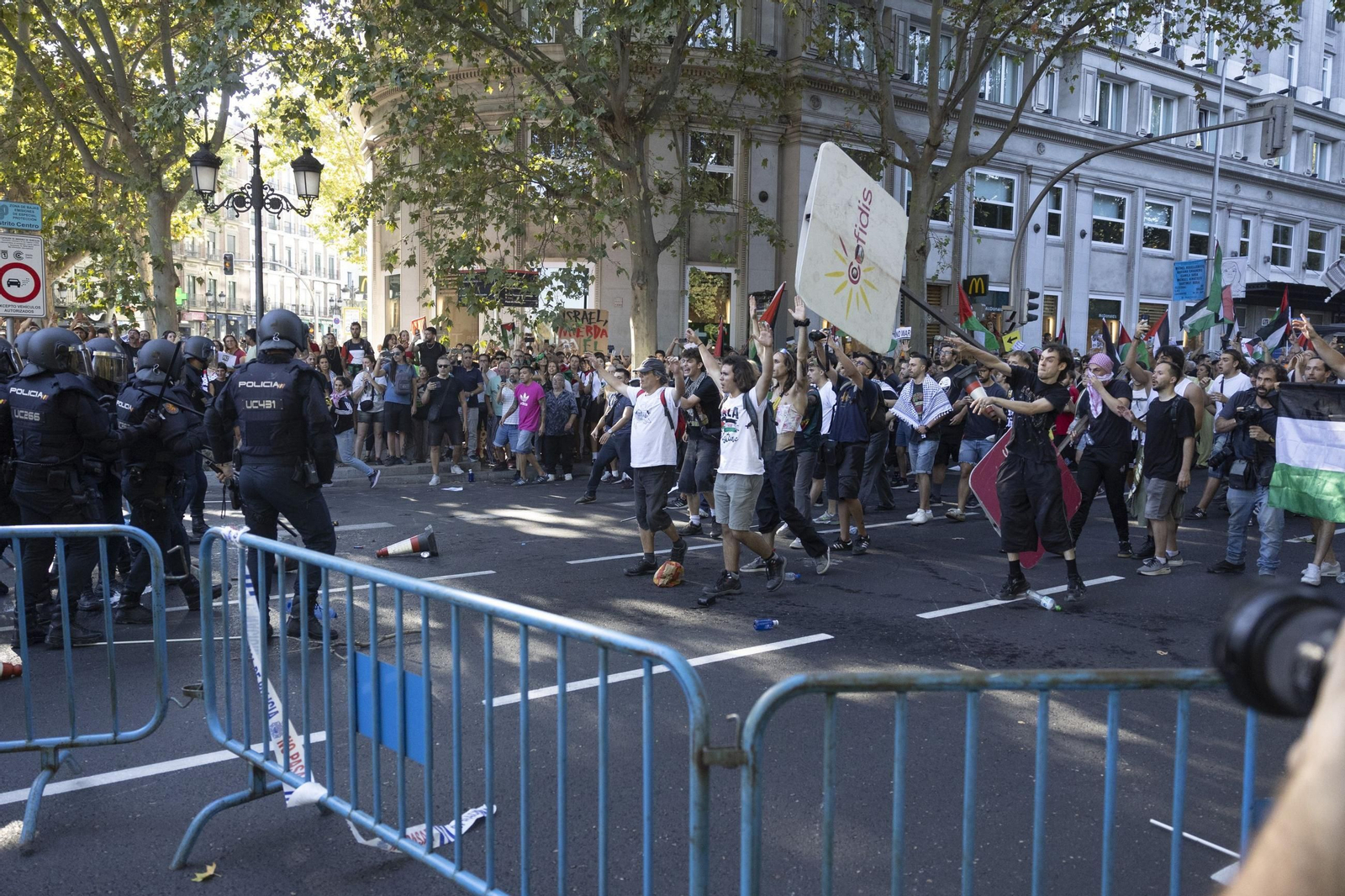 Las fotos de la protesta propalestina que ha suspendido la última etapa de la Vuelta a España