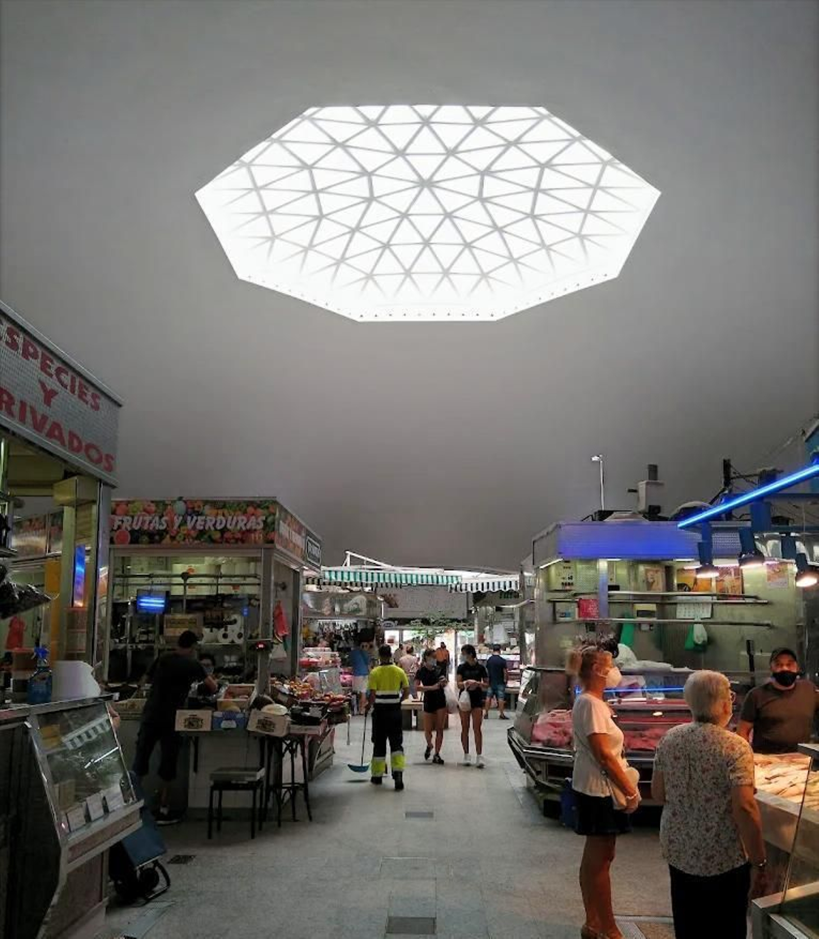 La cúpula desde el interior del Mercado de Abastos de Algeciras, hace unos años.