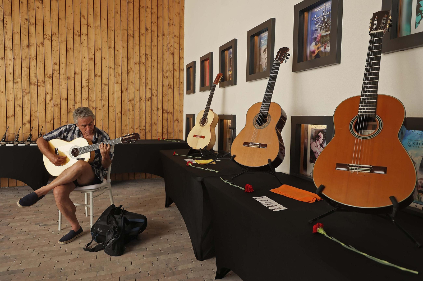 Fotos del encuentro de maestros Luthiers en el centro de interpretación Paco de Lucía de Algeciras