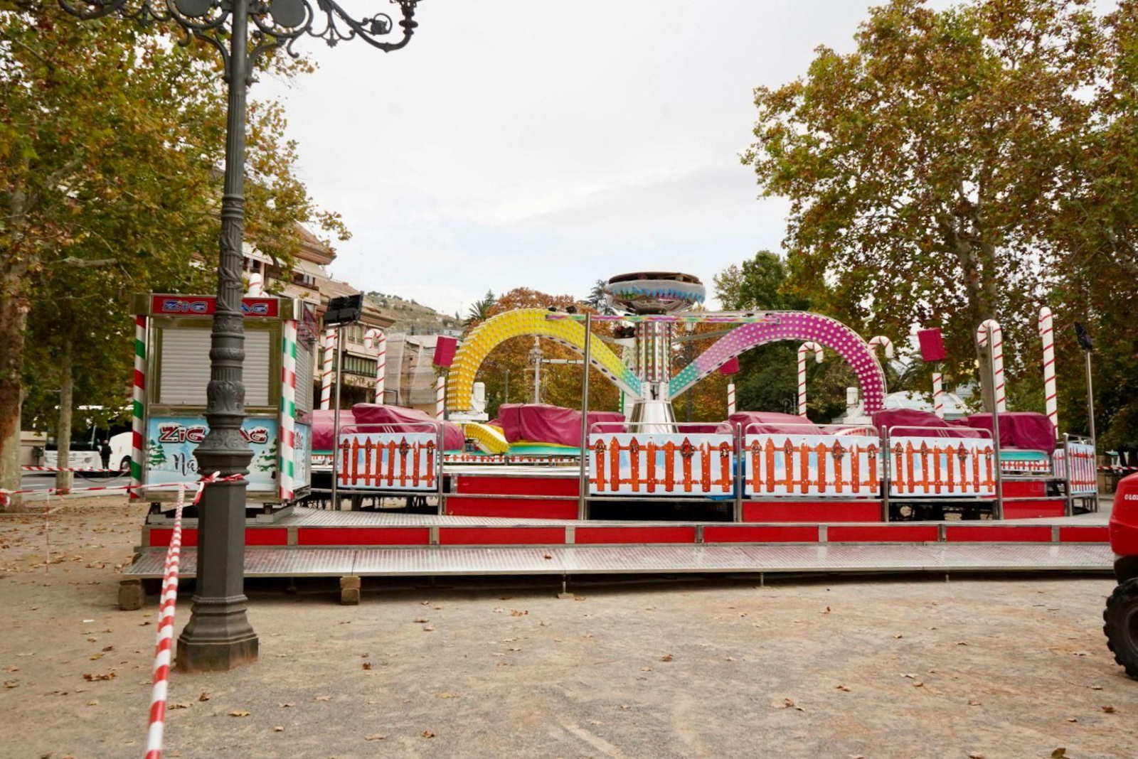 Imágenes: El 'poblado de Navidad' del Paseo del Salón, casi listo para llenarse de niños