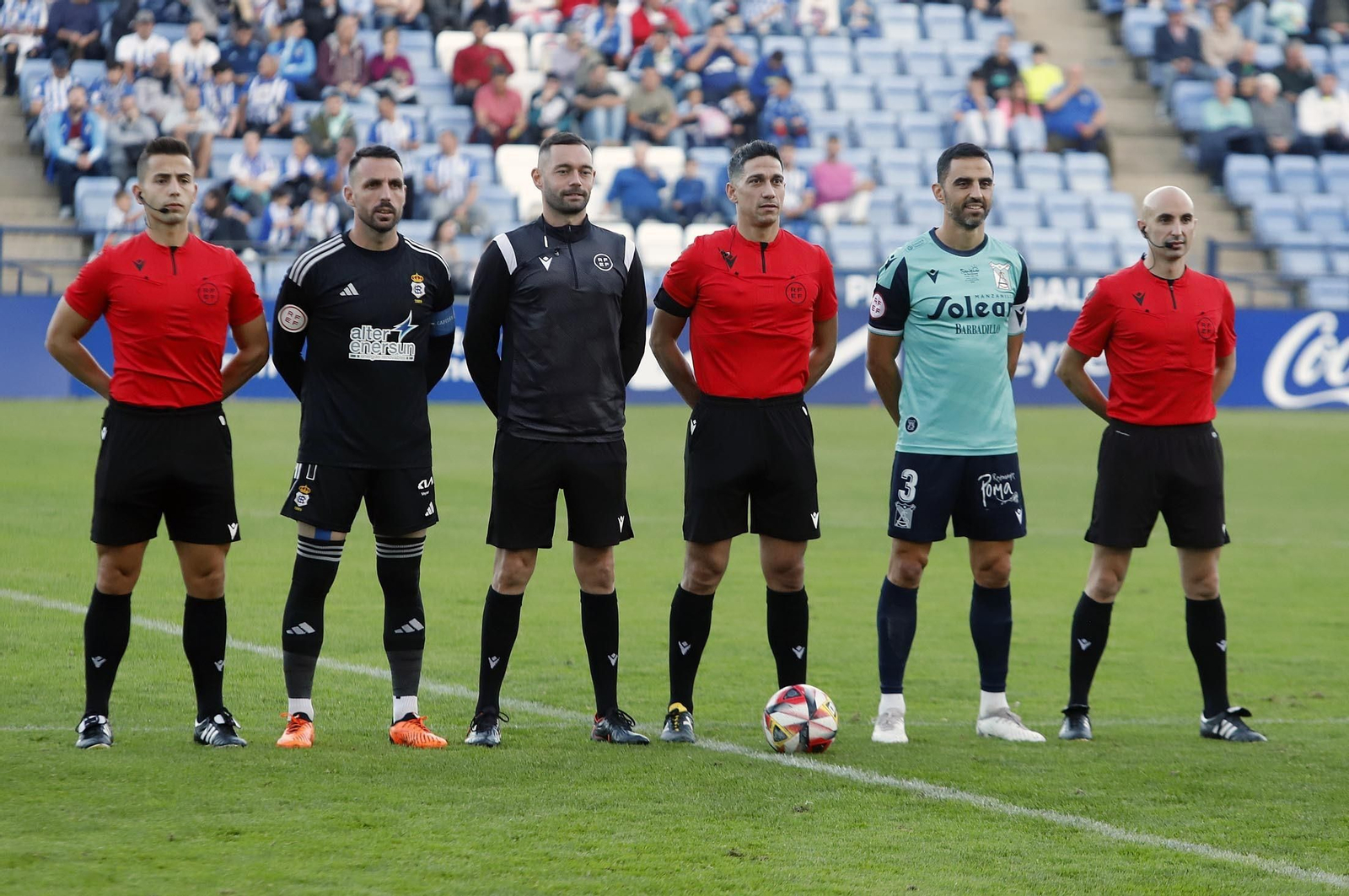 Gran ambiente en las gradas del Nuevo Colombino para el Recre-At Sanluqueño, en imágenes