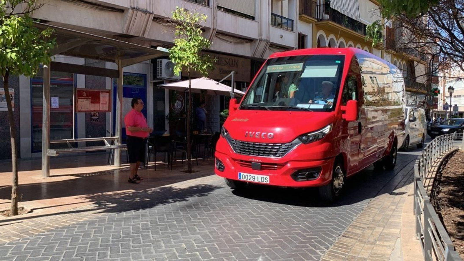 Autobús urbano en Puente Genil.