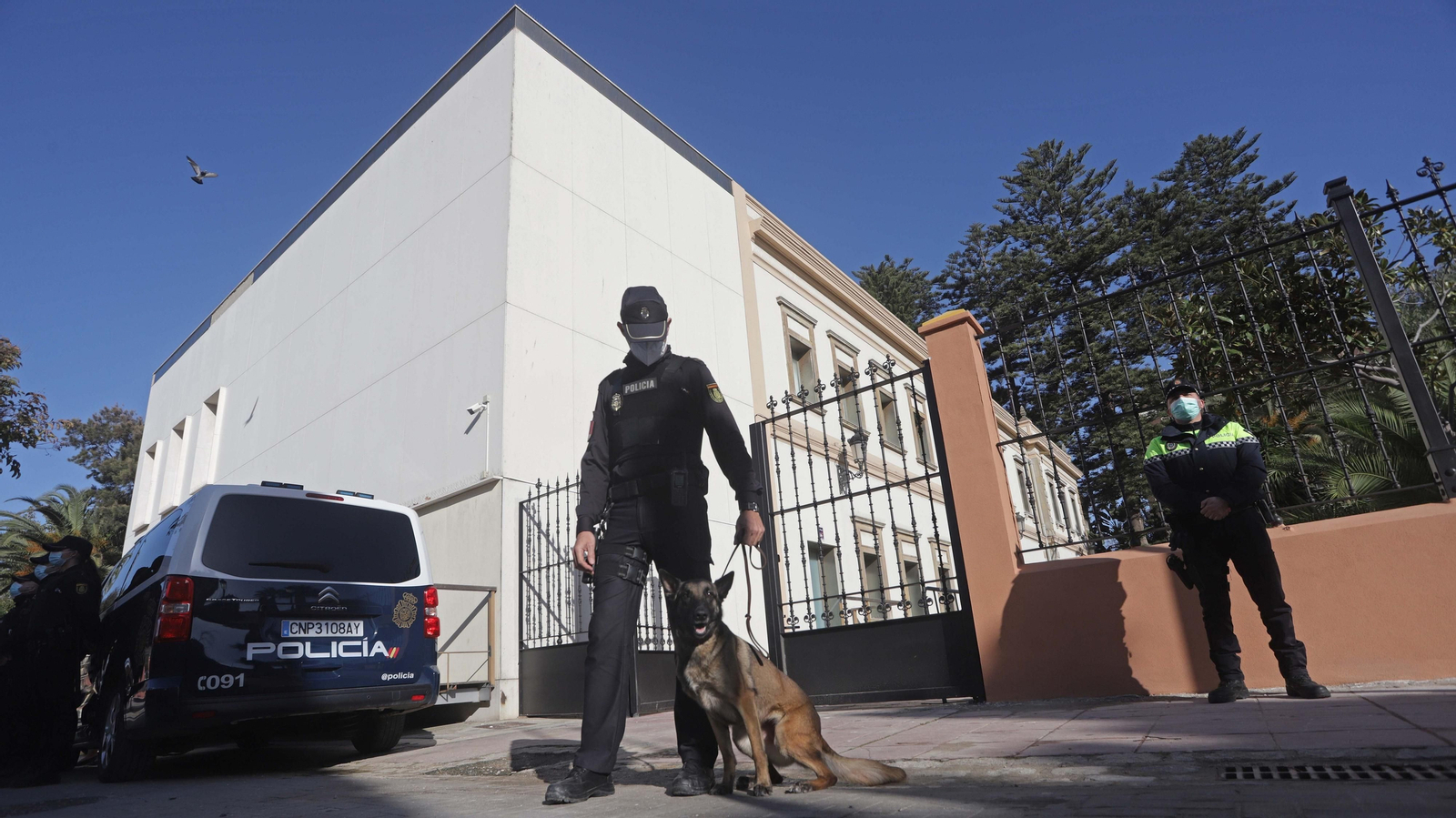 Policía Nacional en La Línea.