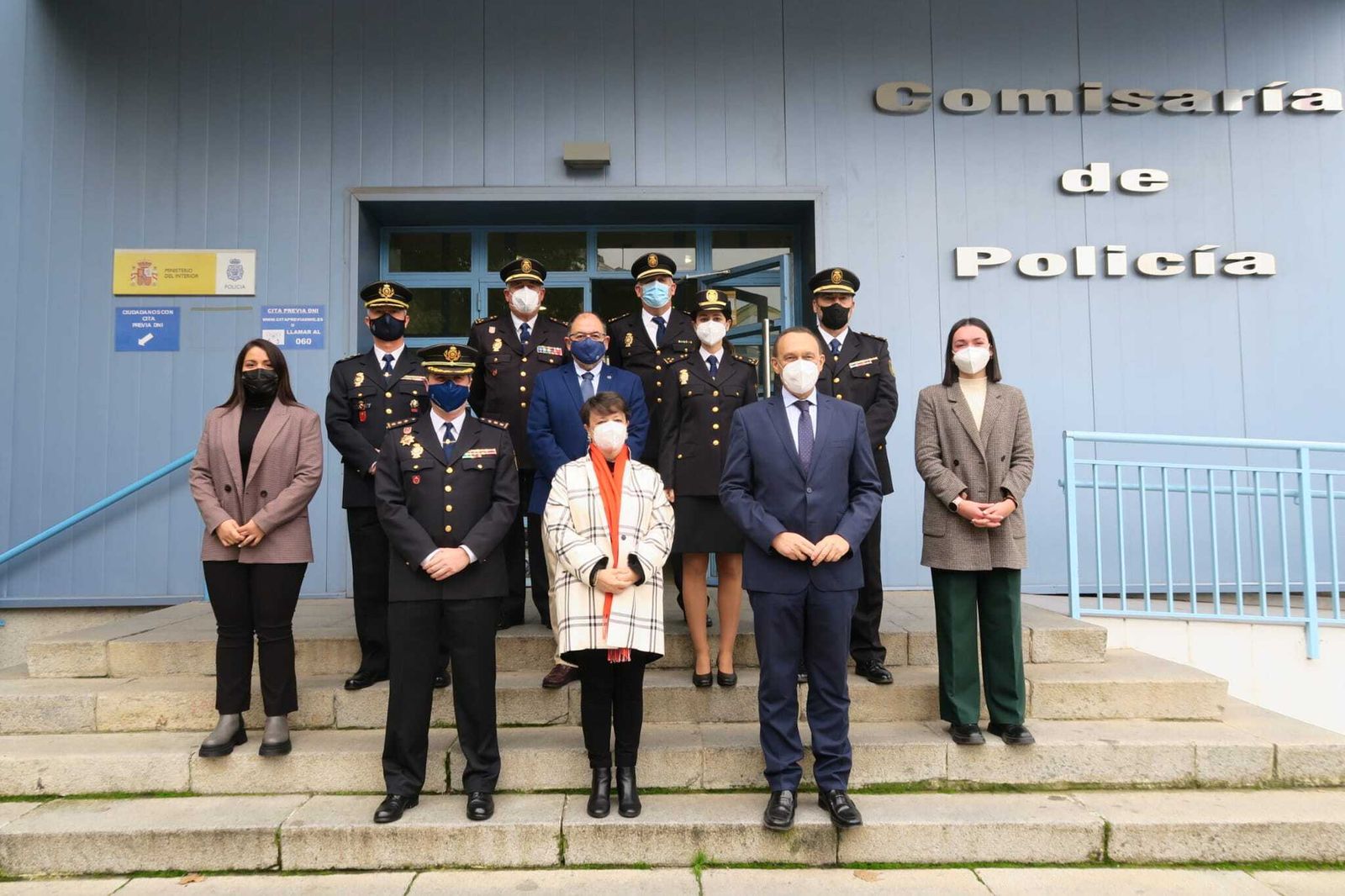 Acto de bienvenida a las dos alumnas de psicología en sus prácticas en la Policía Nacional en Córdoba.