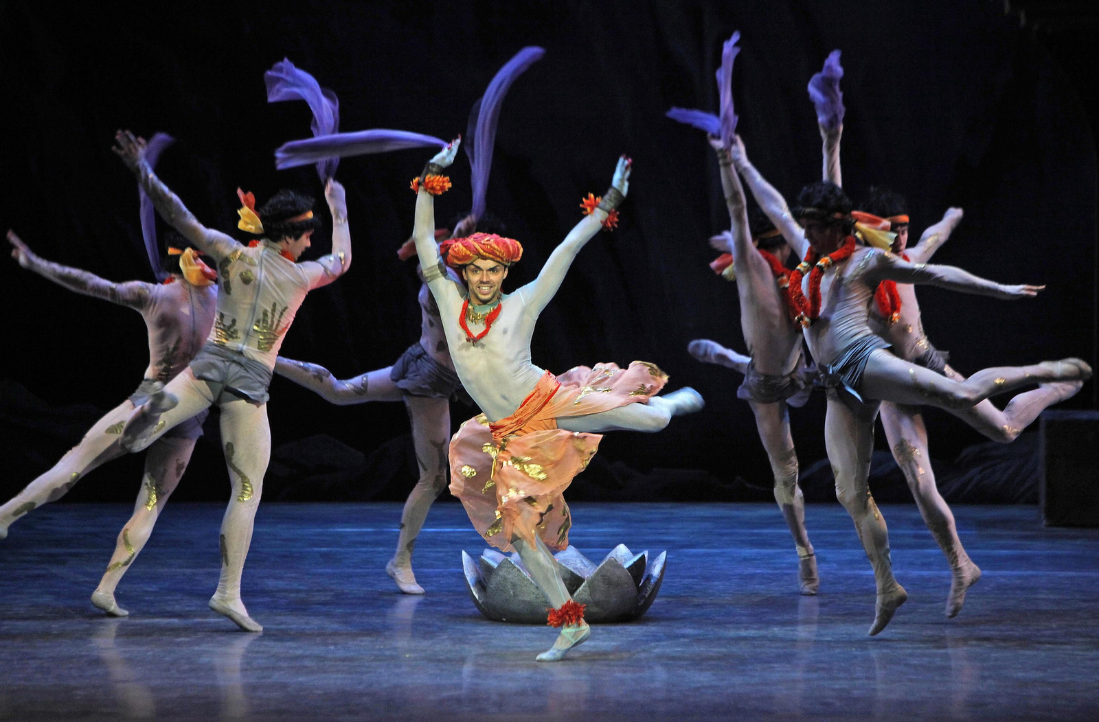 Las imágenes de 'La Bayadera' del Ballet Nacional Checo, en el Teatro de la Maestranza