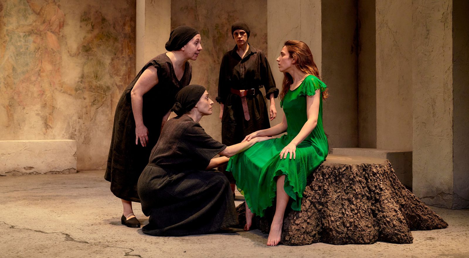 Una escena de 'La casa de Bernarda Alba' en el montaje dirigido por José Carlos Plaza.