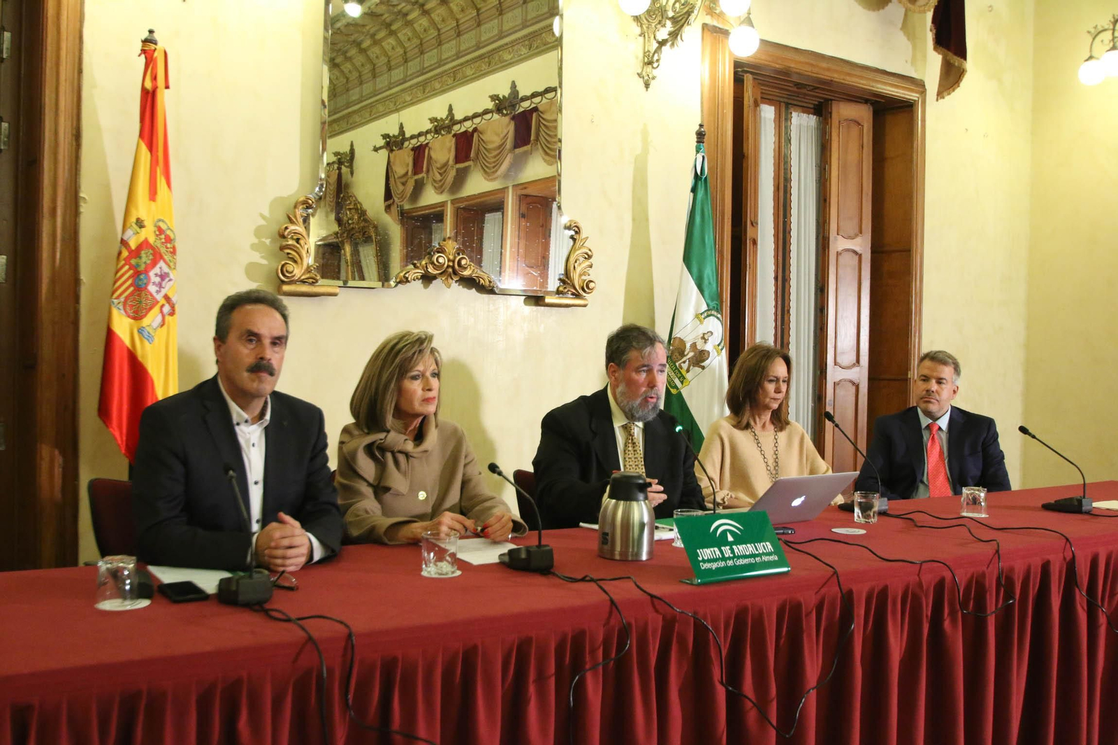 Alfredo Valdivia, María Carmen Amate, James Fernández, María Dueñas y Ryan Matheny Garrido.
