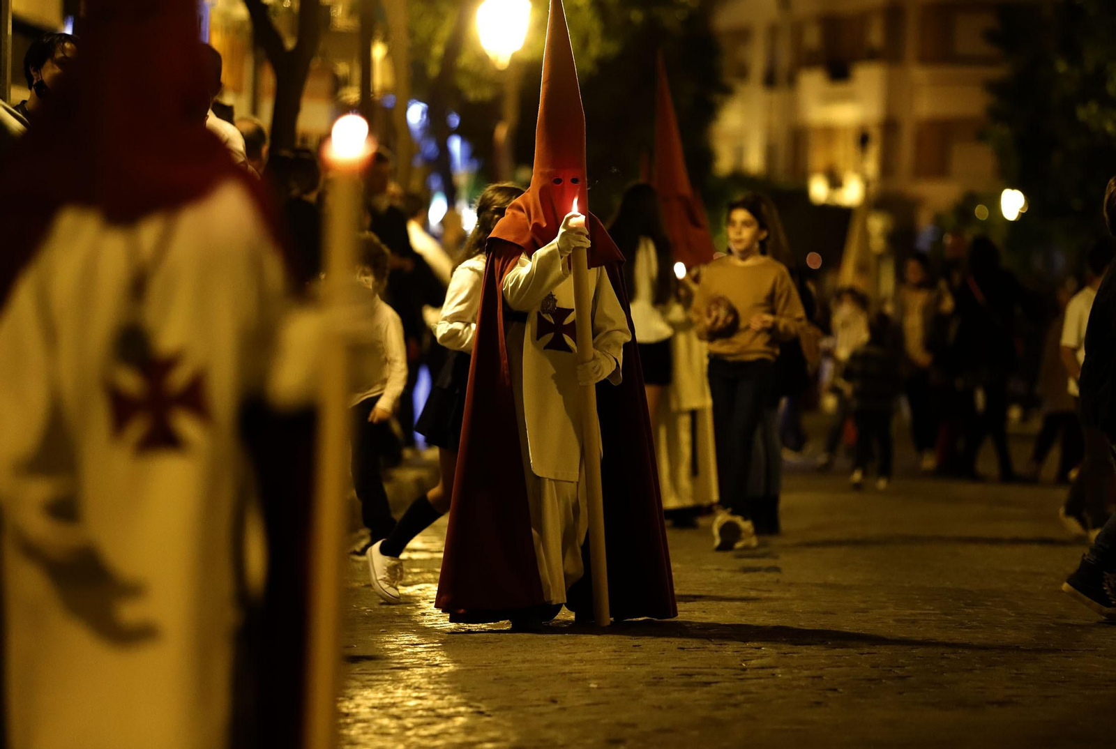 La Hermandad de Los Judíos en su recorrido por las calles de Huelva en el Jueves Santo