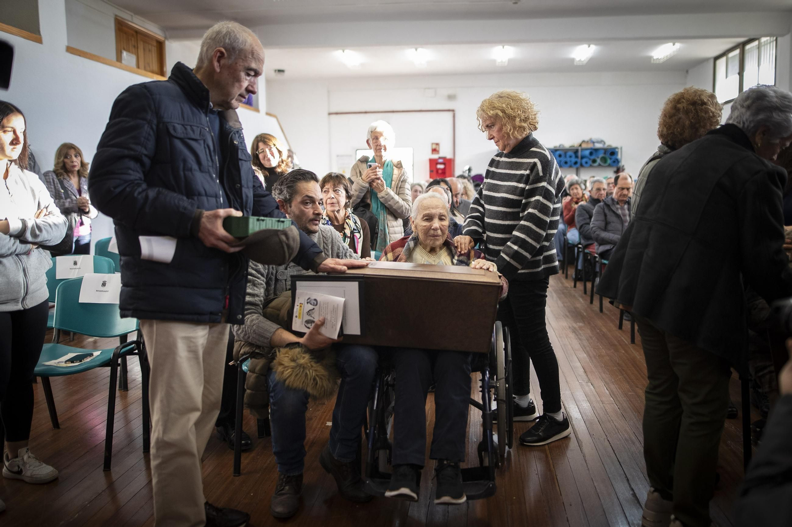 Las mejores imágenes de la entrega de los restos de víctimas del franquismo a sus familiares en Víznar