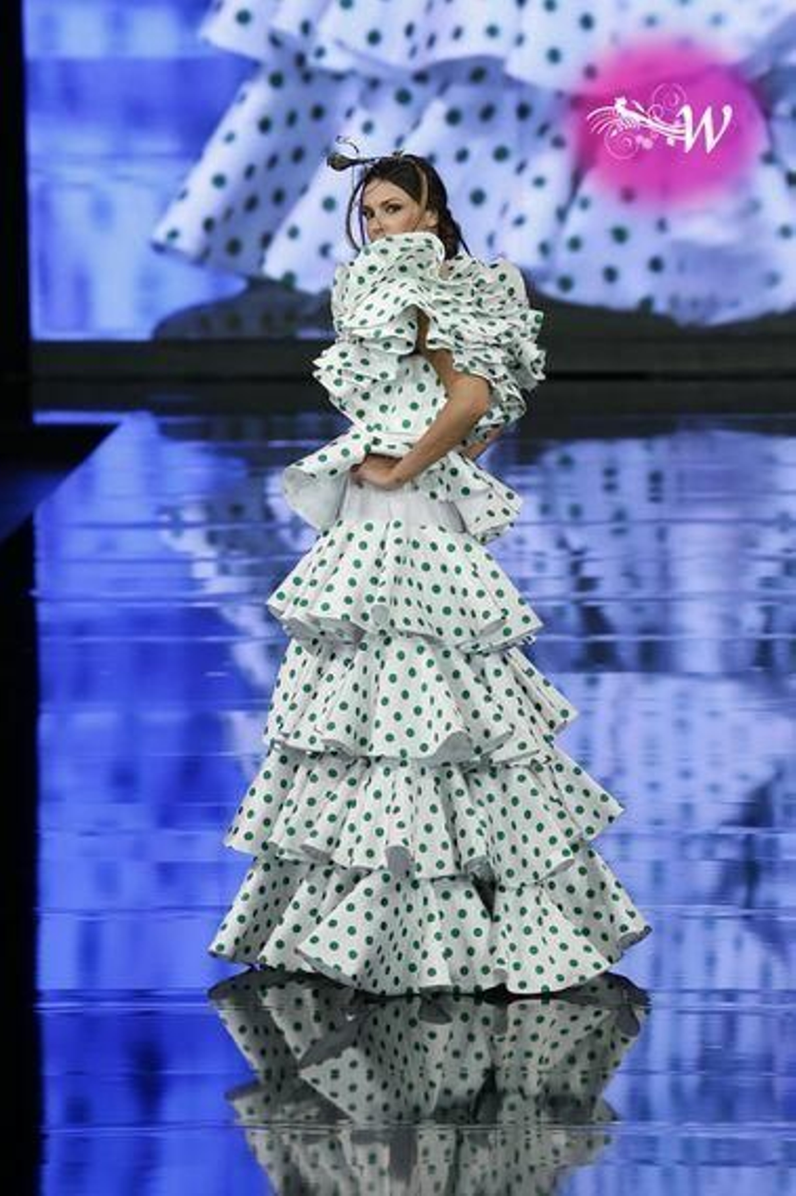 Así ha sido el desfile de Gil Ortiz en SIMOF 2020, todas las fotos de su colección de flamenca