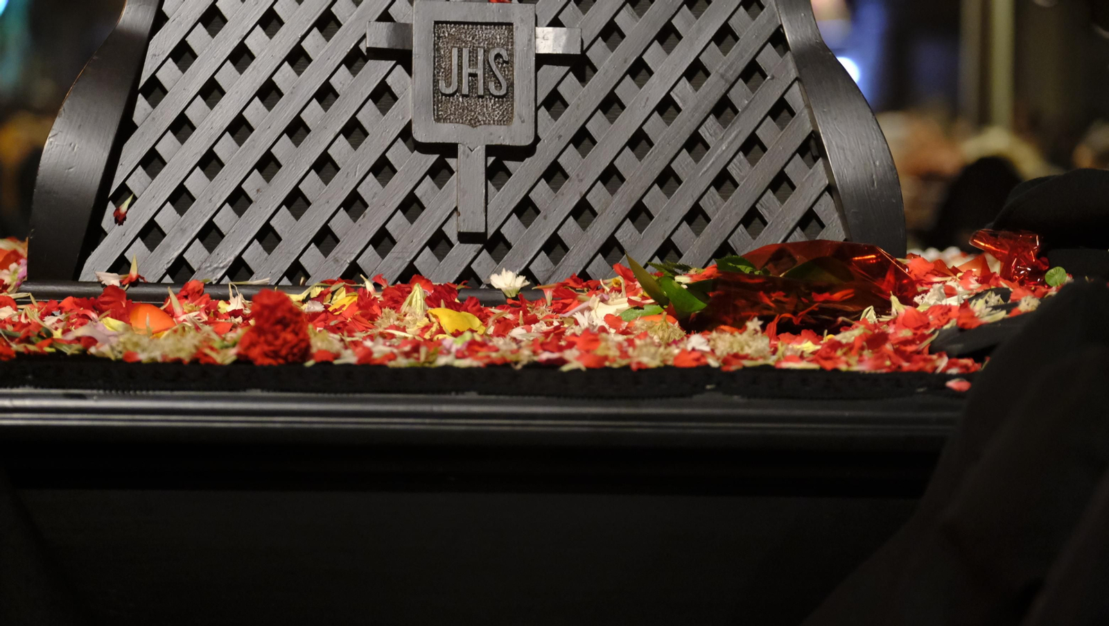 Las mejores imágenes de la Procesión del Perdón, en la noche del Martes Santo en Almería