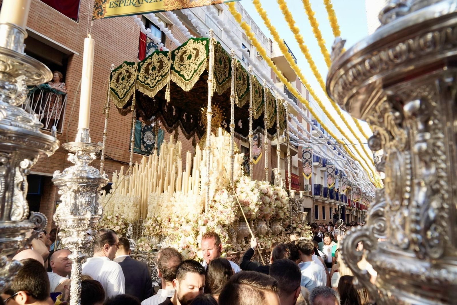 Imágenes de la procesión extraordinaria de la Virgen de la Esperanza por las calles de Huelva