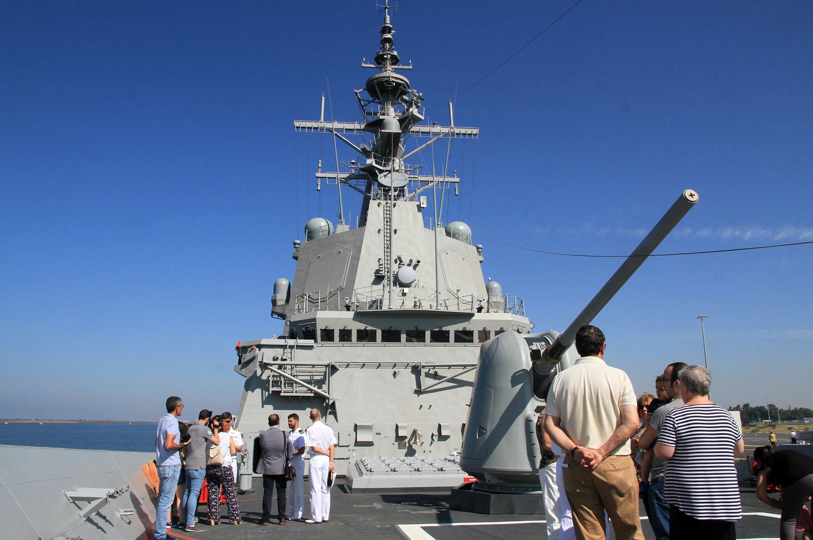 Imágenes de la Fragata Cristóbal Colón F-105