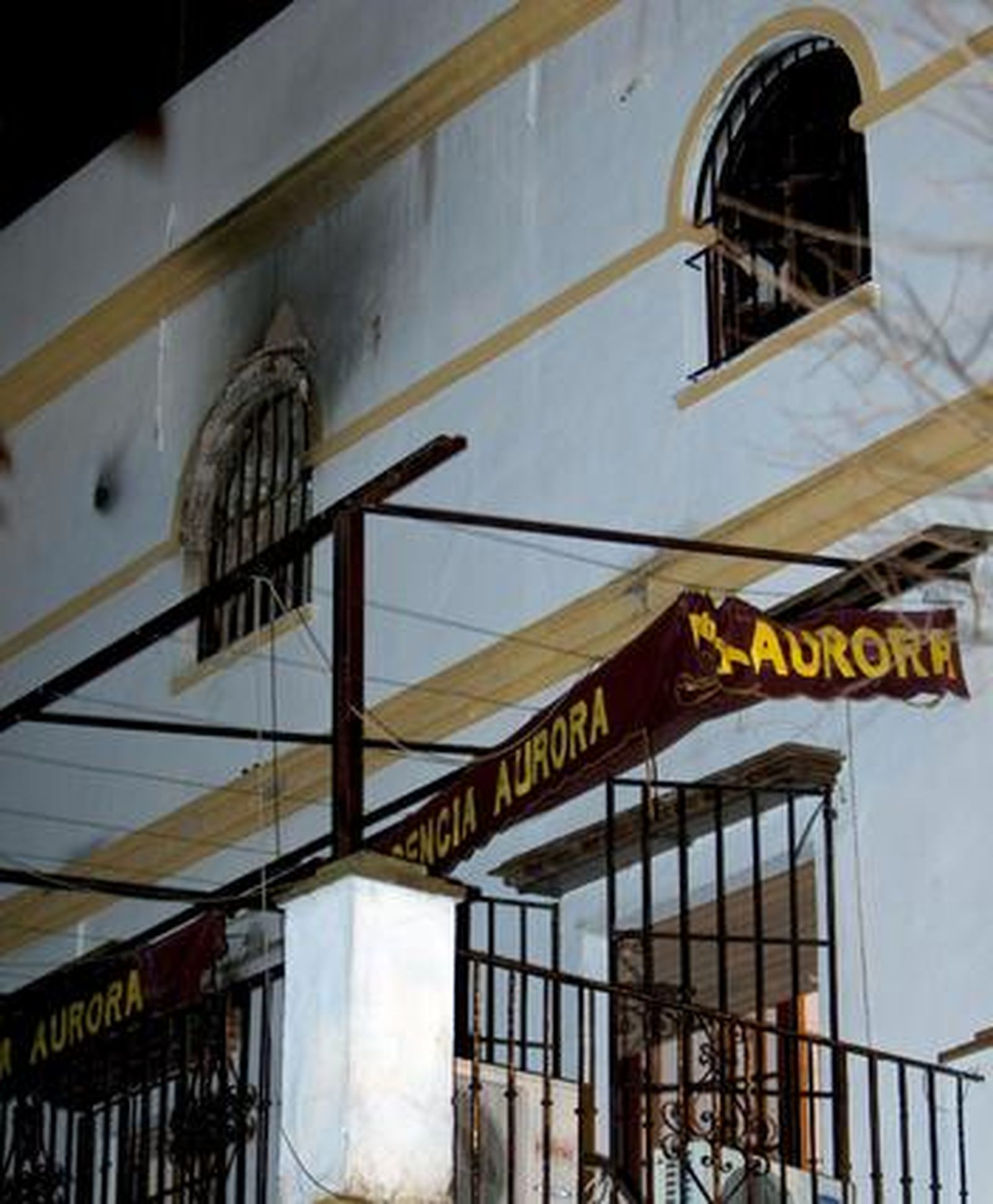 Imagen de la habitación donde se originó el fuego, en la tercera planta del edificio.

Foto: Antonio Pizarro / EFE