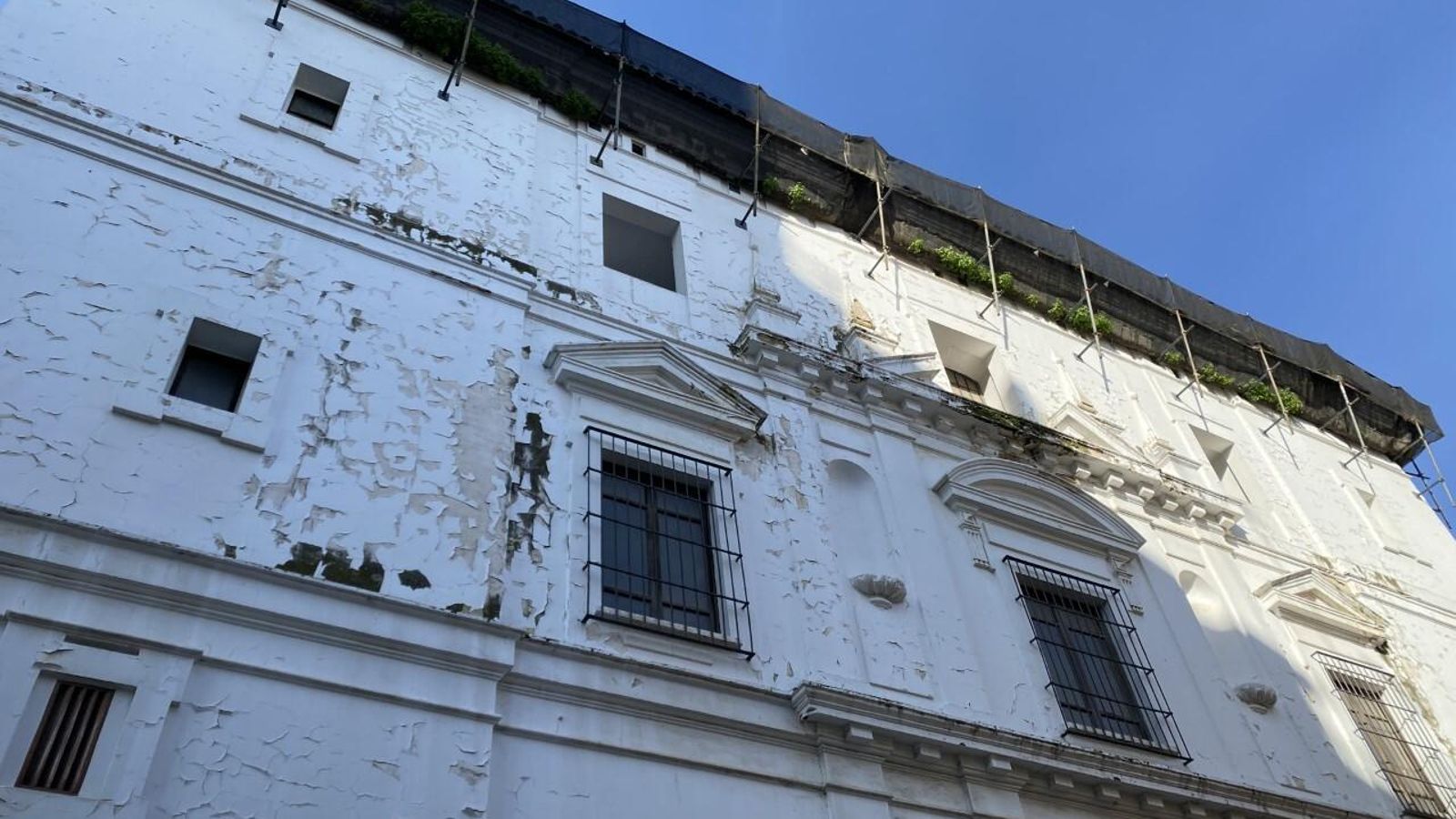 Aspecto de la fachada lateral hacia la calle Jesús del Gran Poder.