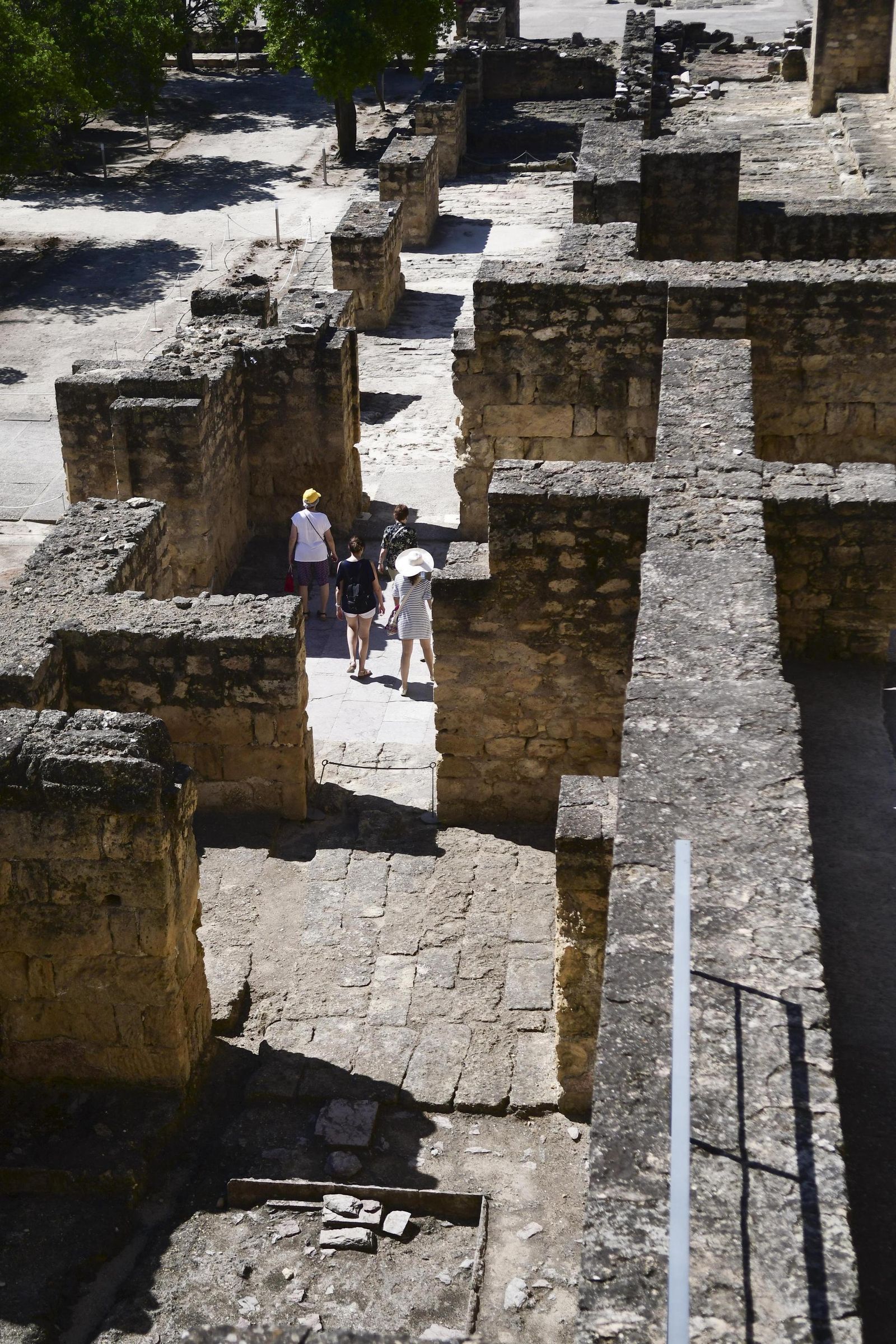Turistas en el yacimiento de Medina Azahara.