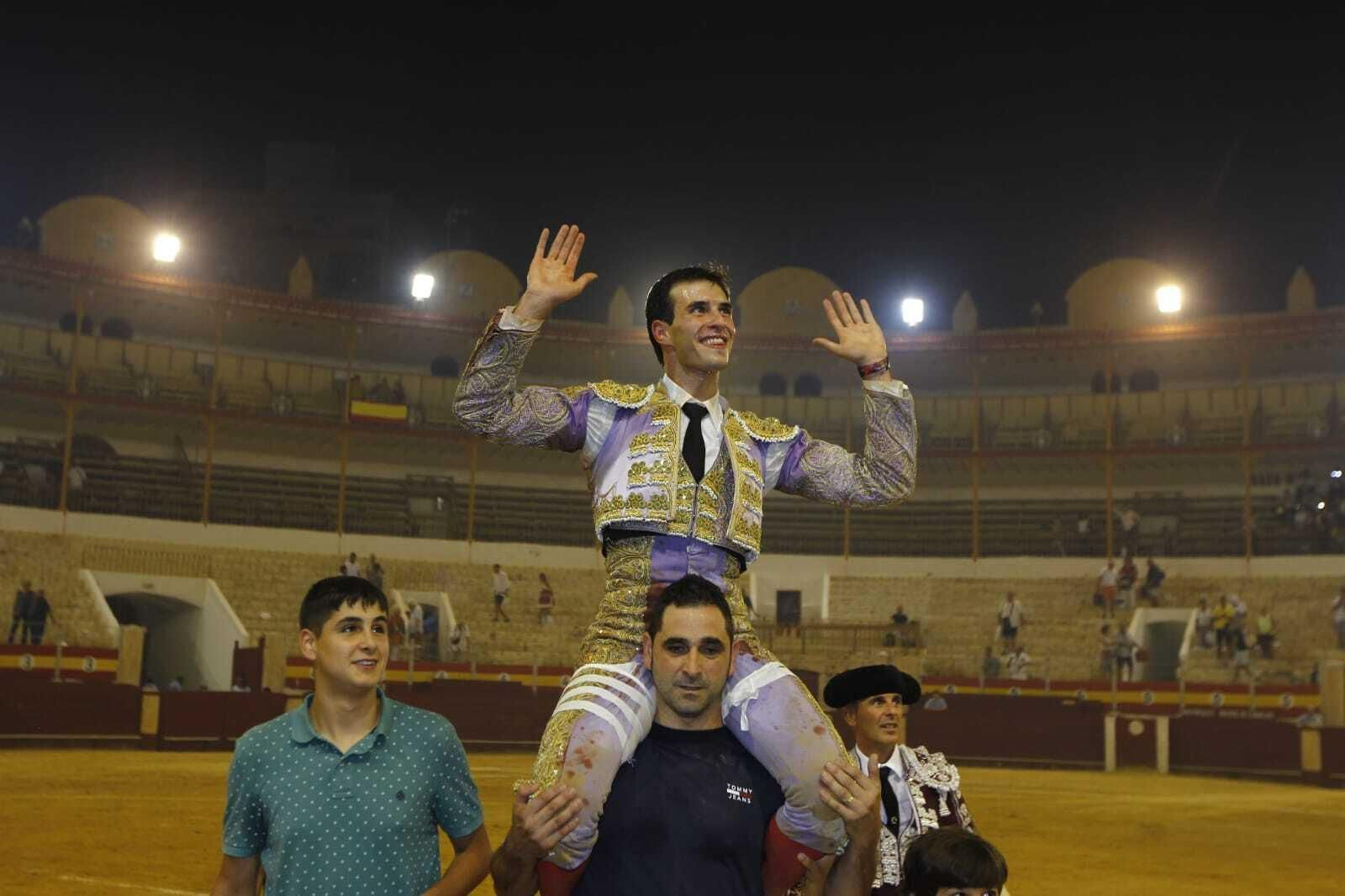 Samuel Navalón salió a hombros tras cortar tres orejas.