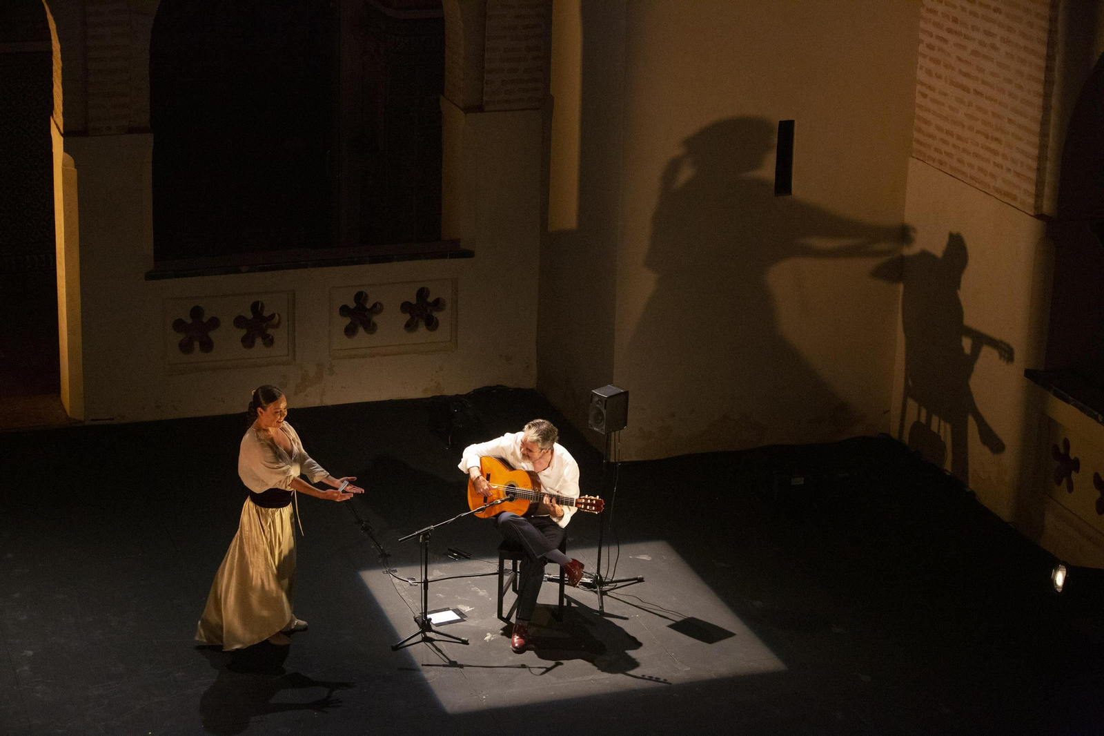 Una imagen del hermoso diálogo entre Rocío Molina y Rafael Riqueni.