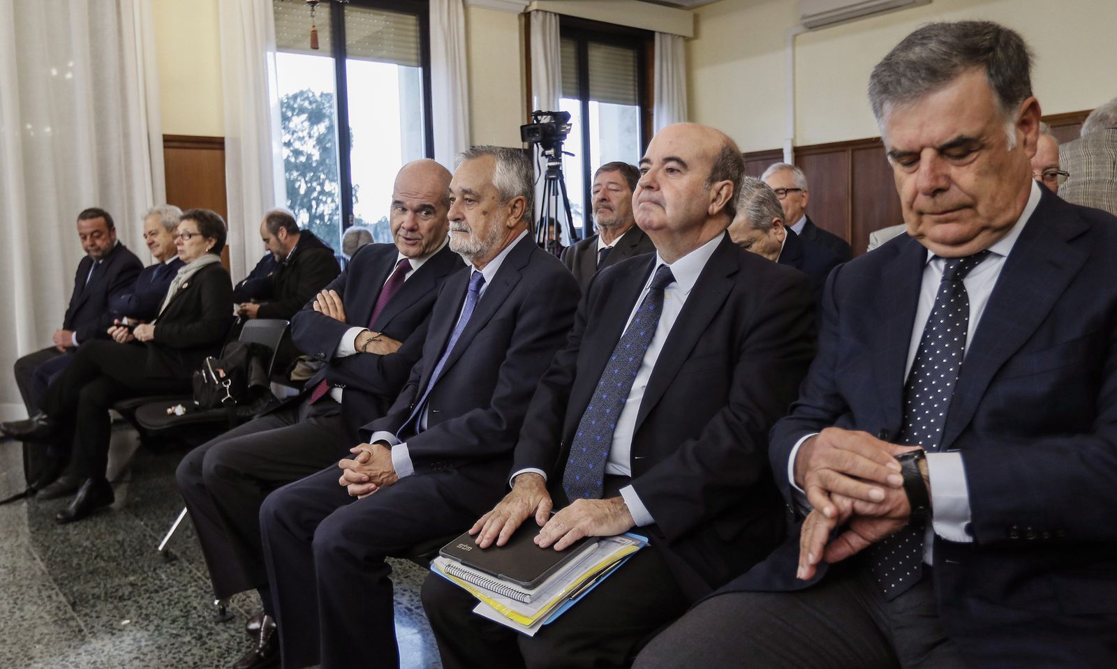 Los ex presidentes Manuel Chaves, José Antonio Griñán y otros ex altos cargos juzgados en el caso de los ERE