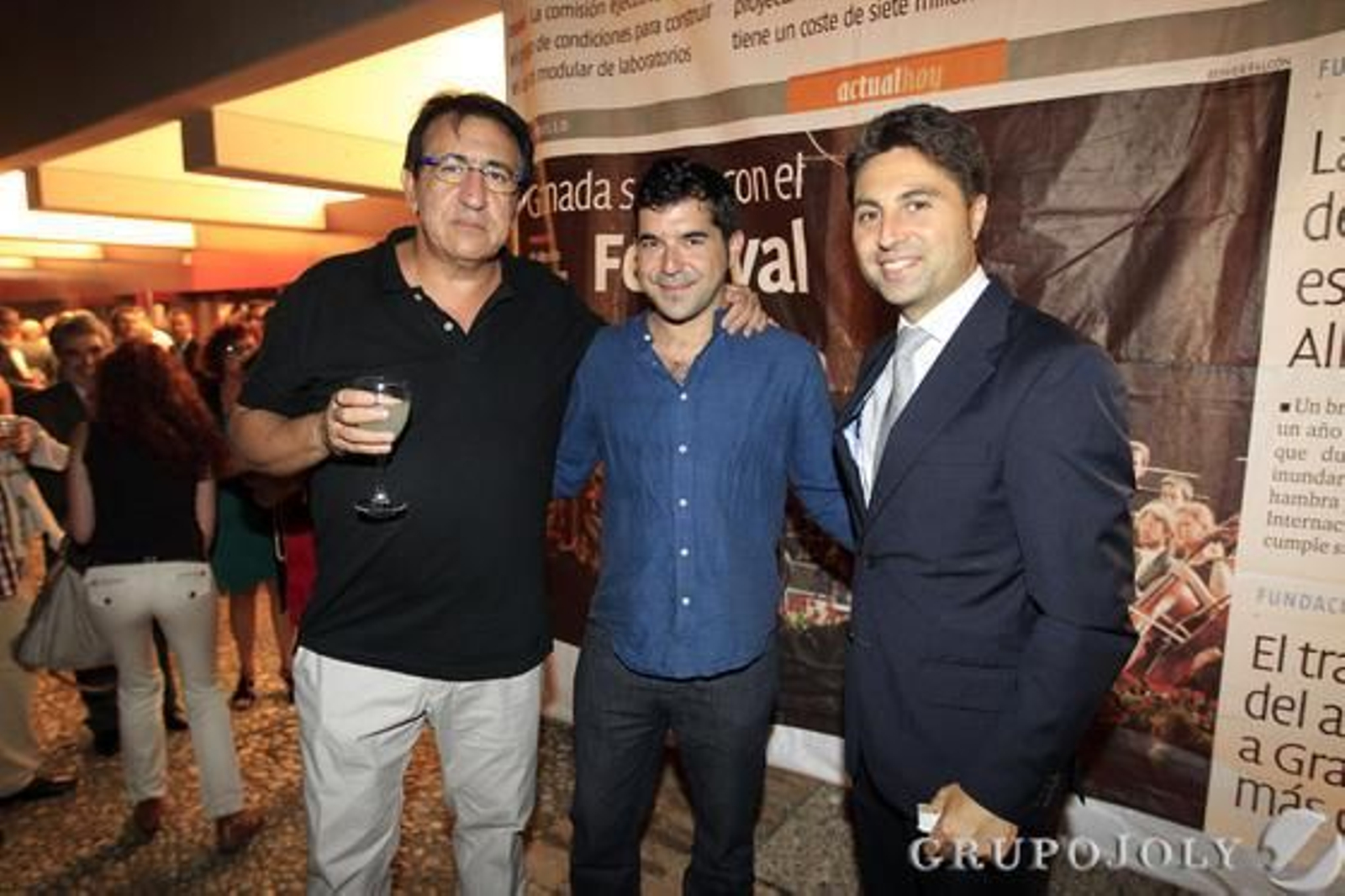El secretario general de CCOO en Granada, Ricardo Flores, con el secretario de organización y el jefe de gabinete de la delegación de la Junta de Andalucía en Granada, Iván López.

Foto: Pepe Villoslada-Lucia Rivas