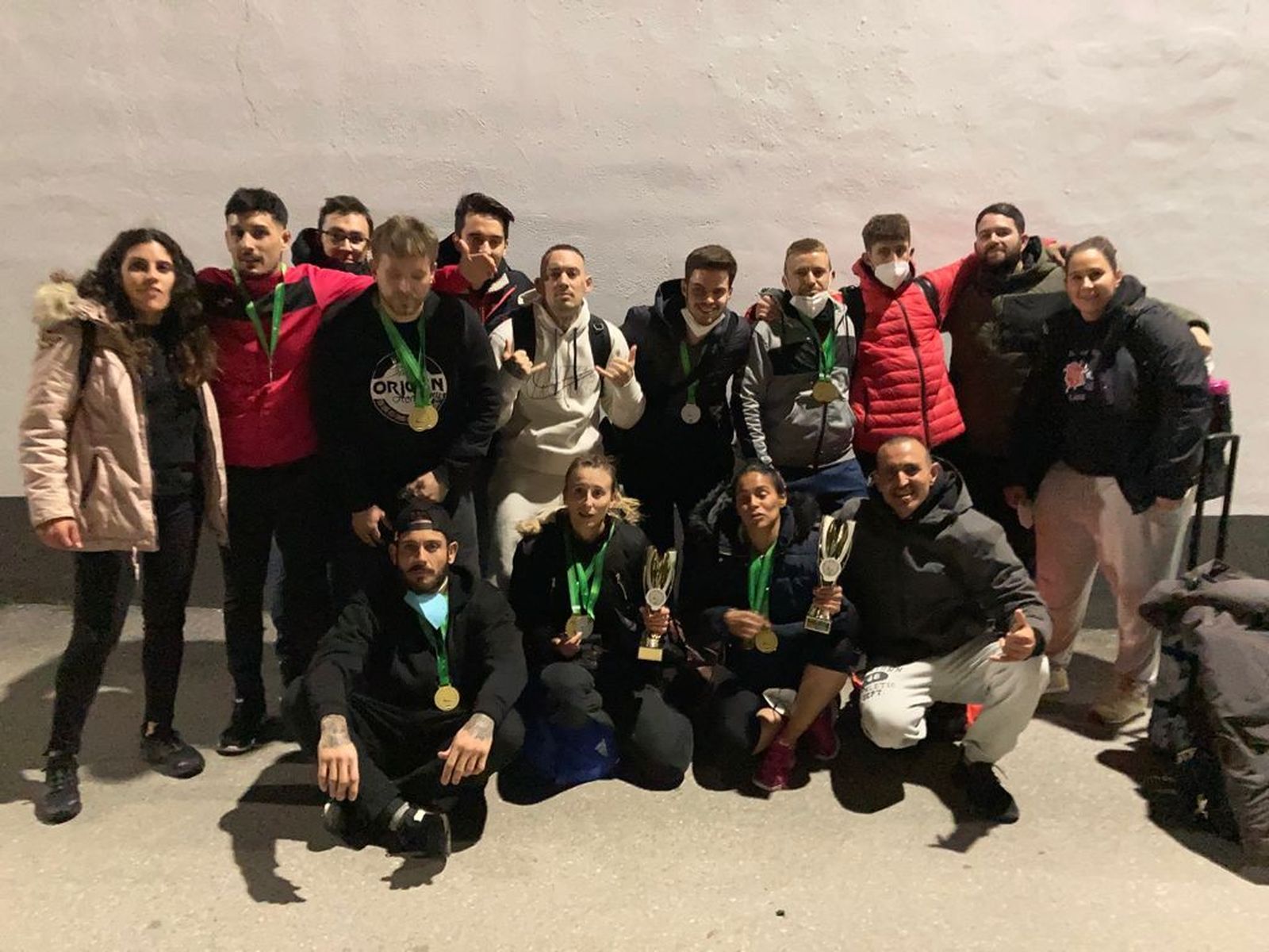 Miembros del Gimnasio Origen con las medallas ganadas en el Campeonato de Andalucía.