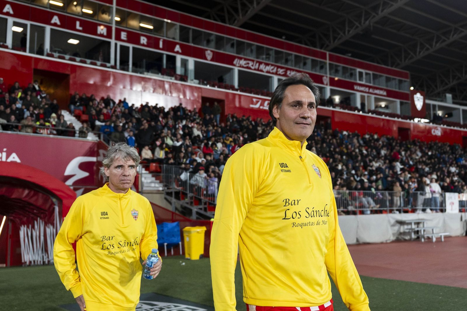 Fotogalería del partido homenaje a Guillermo Blanes entre los veteranos de la UD Almería y el FC Barcelona
