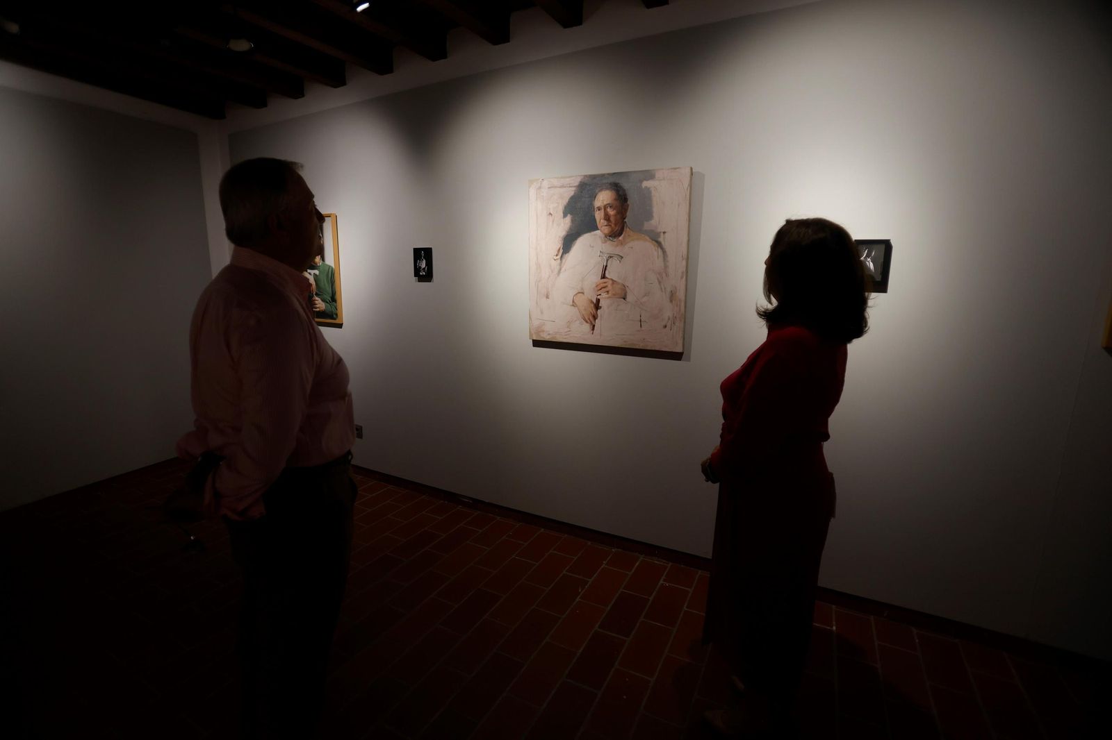 La exposición que repasa en retratos la vida de Antonio Gala, en imágenes
