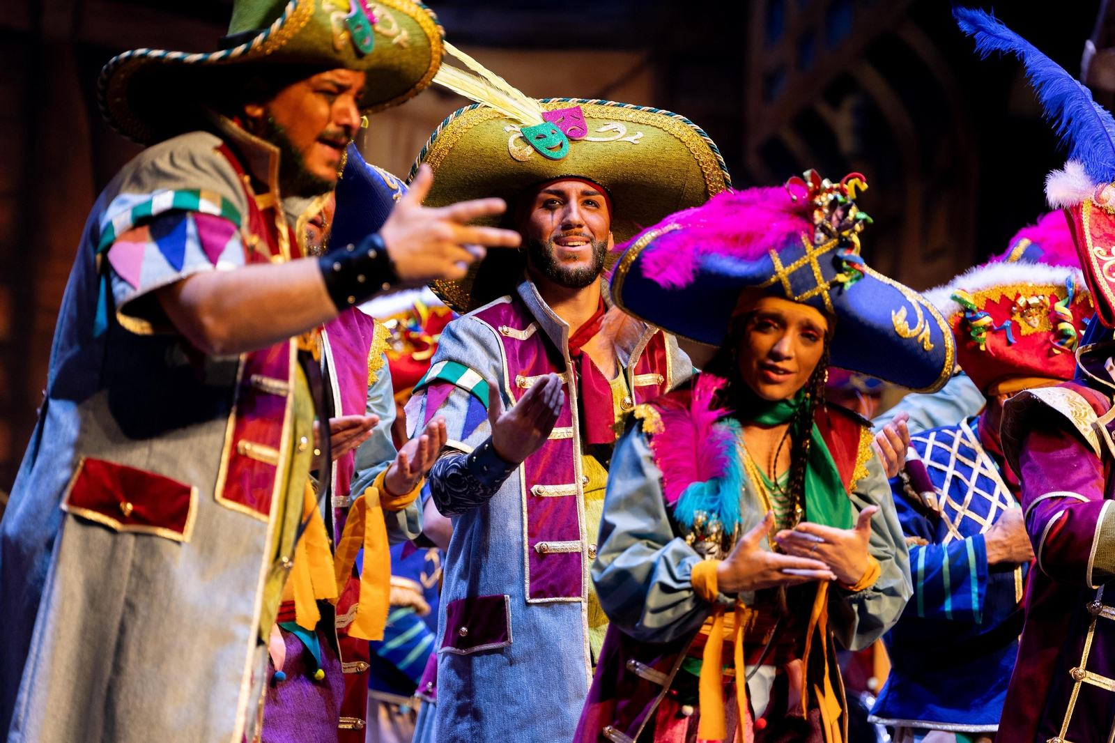 Imágenes de la actuación de la comparsa de Huelva "La Colombina" en el Carnaval Colombino