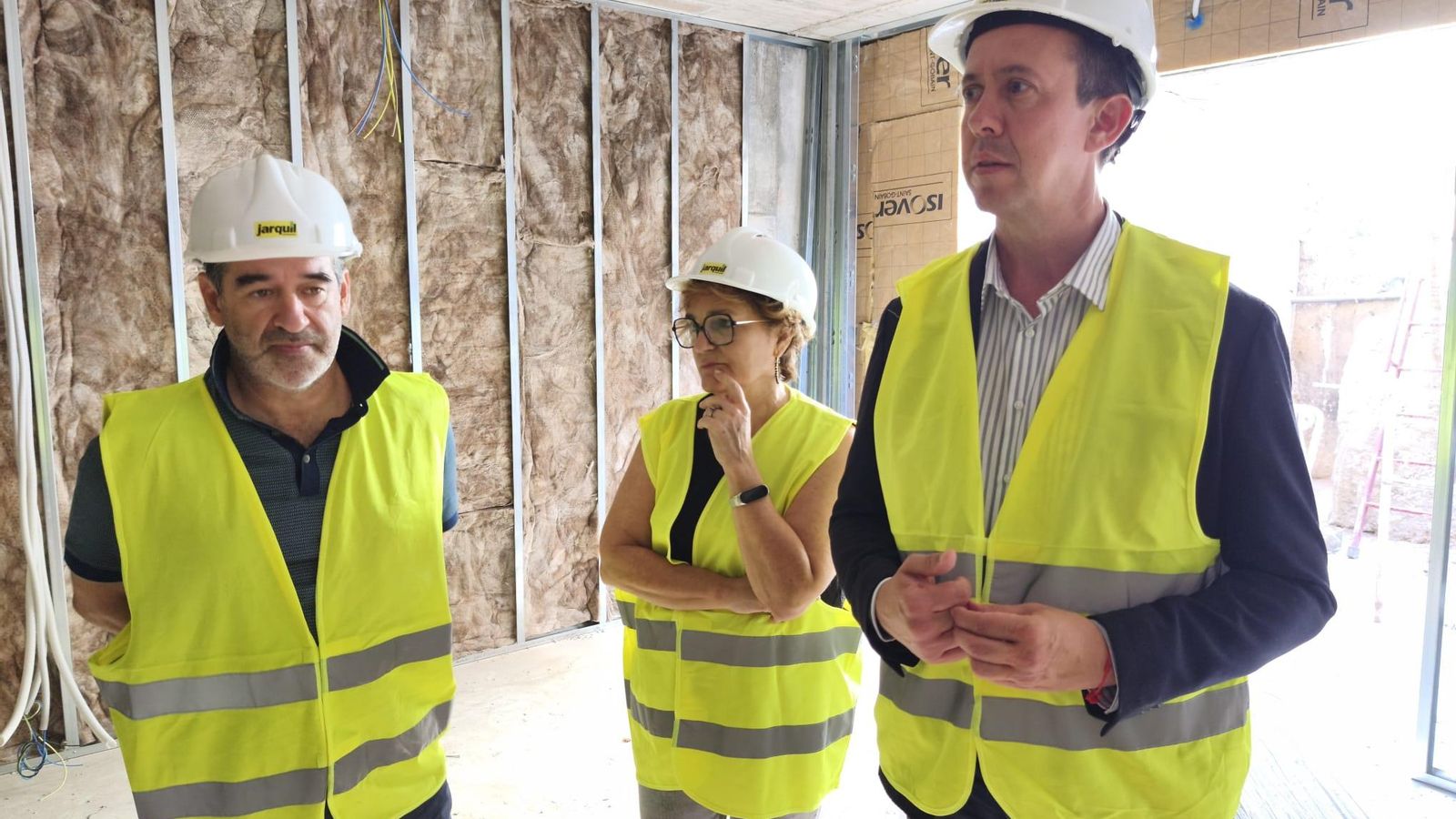 Visita de José María Martín al interior del edificio en obras de Asalsido