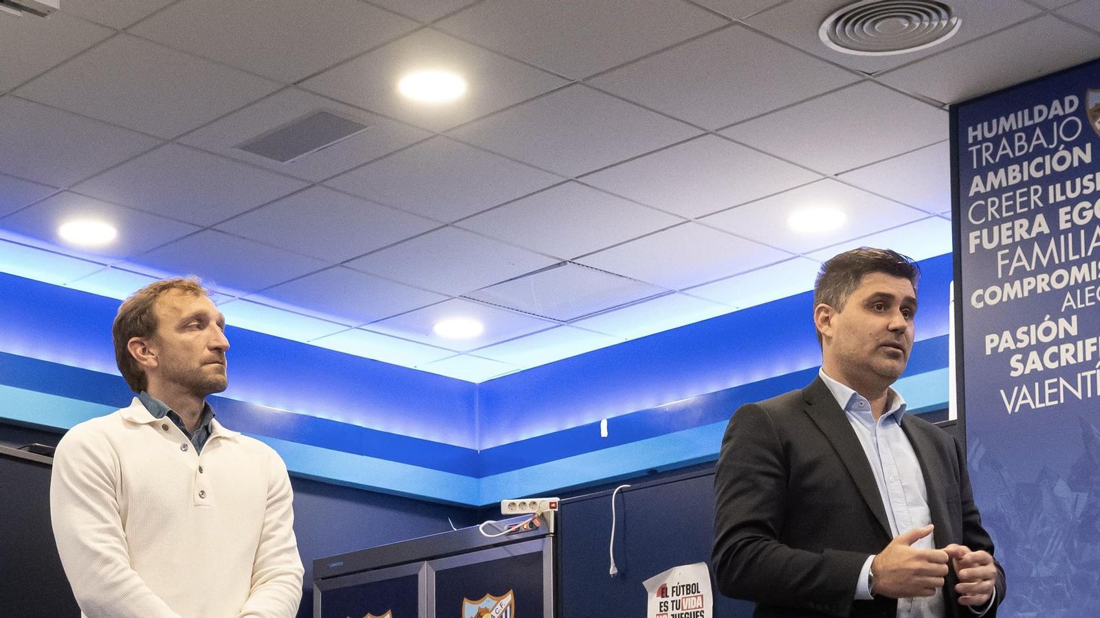 Aganzo y Rivas en el vestuario del Málaga