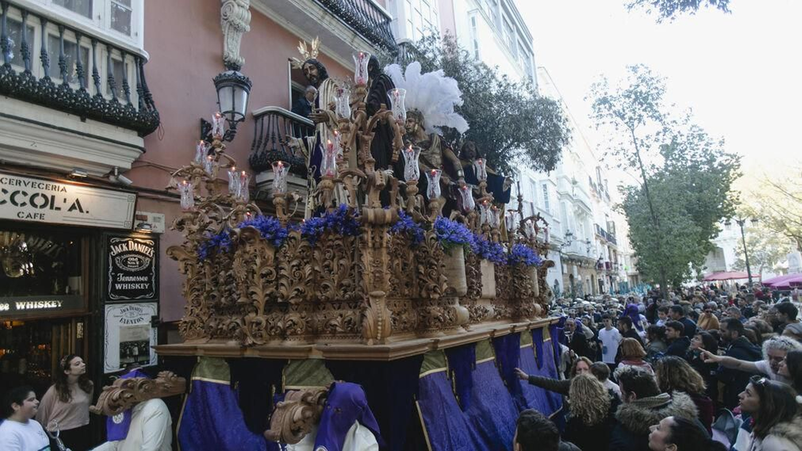 El misterio del Prendimiento, por la Plaza de Mina.