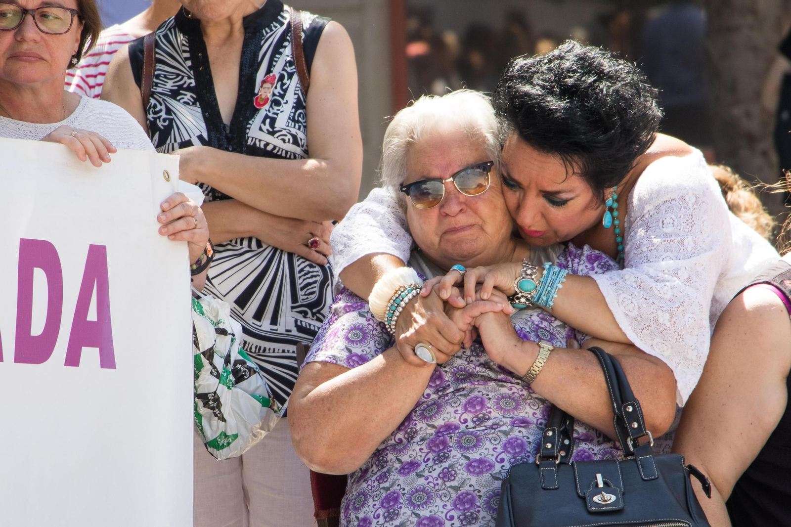 Concentración que tuvo lugar la mañana de ayer en la Plaza del Carmen.
