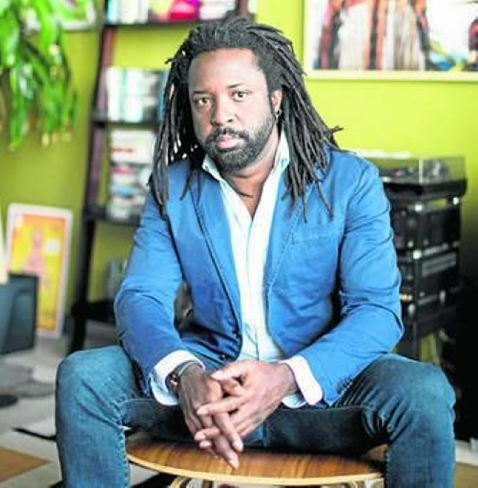 El escritor jamaicano Marlon Jones, de 46 años, ganador del Booker Prize 2015 por esta novela.