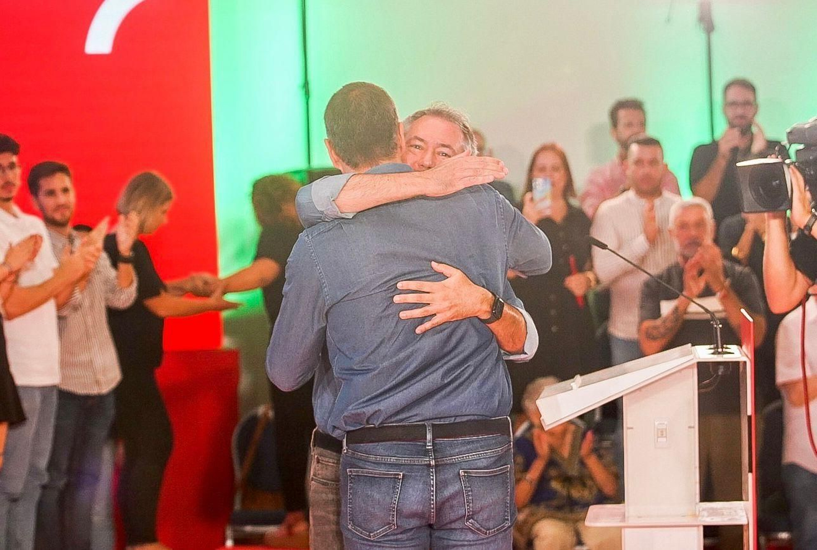 Las mejores imágenes del primer mitin de Pedro Sánchez tras recibir el encargo de formar gobierno por parte del Rey