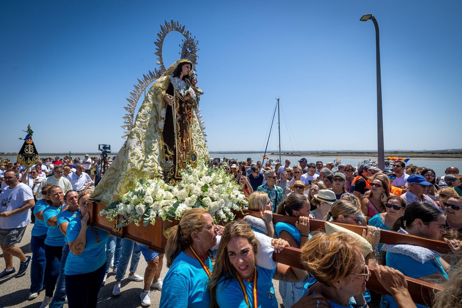 Procesión marítima de la Virgen del Carmen de Gallineras, en San Fernando