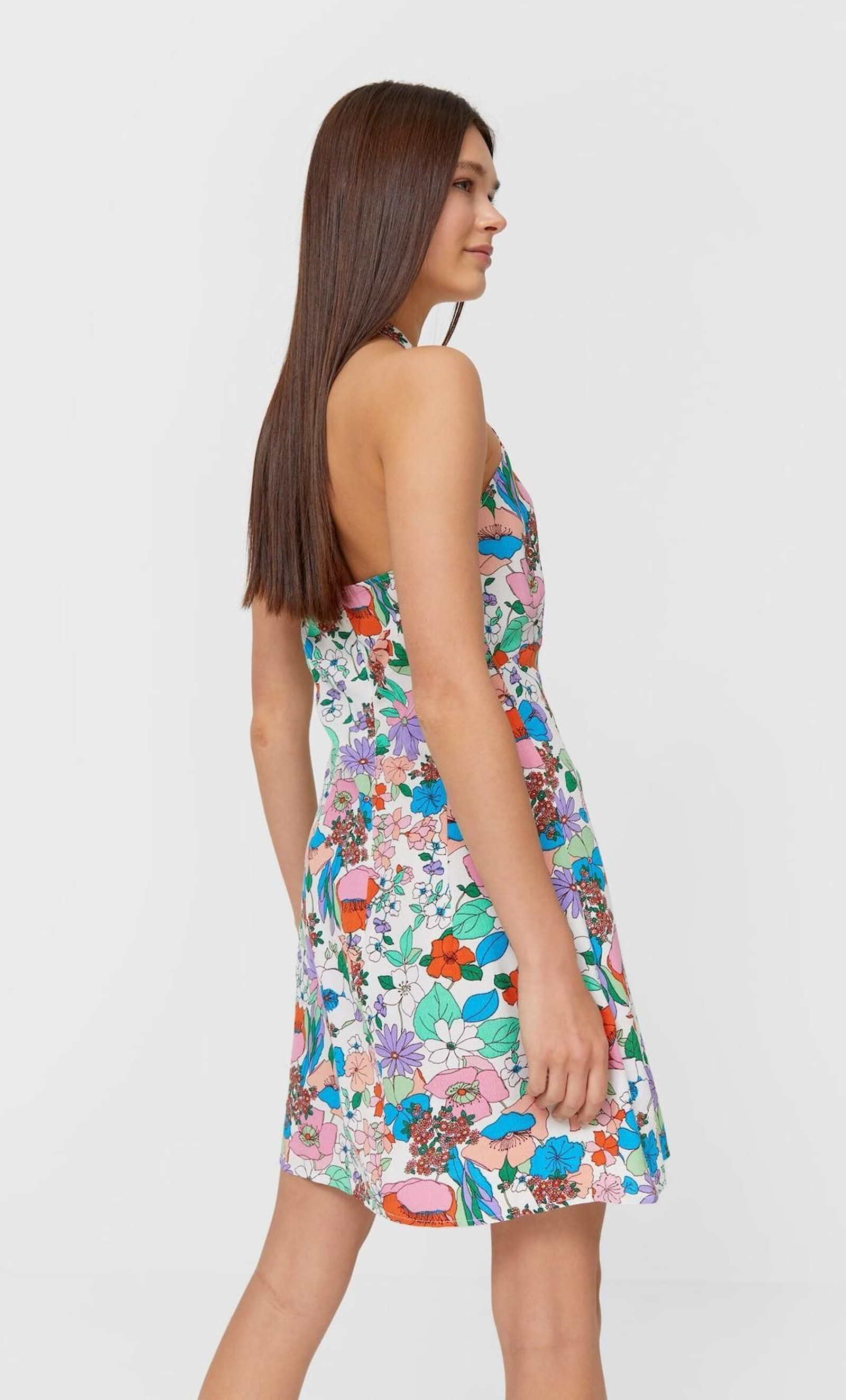 El vestido de Stradivarius de estampado años 70.